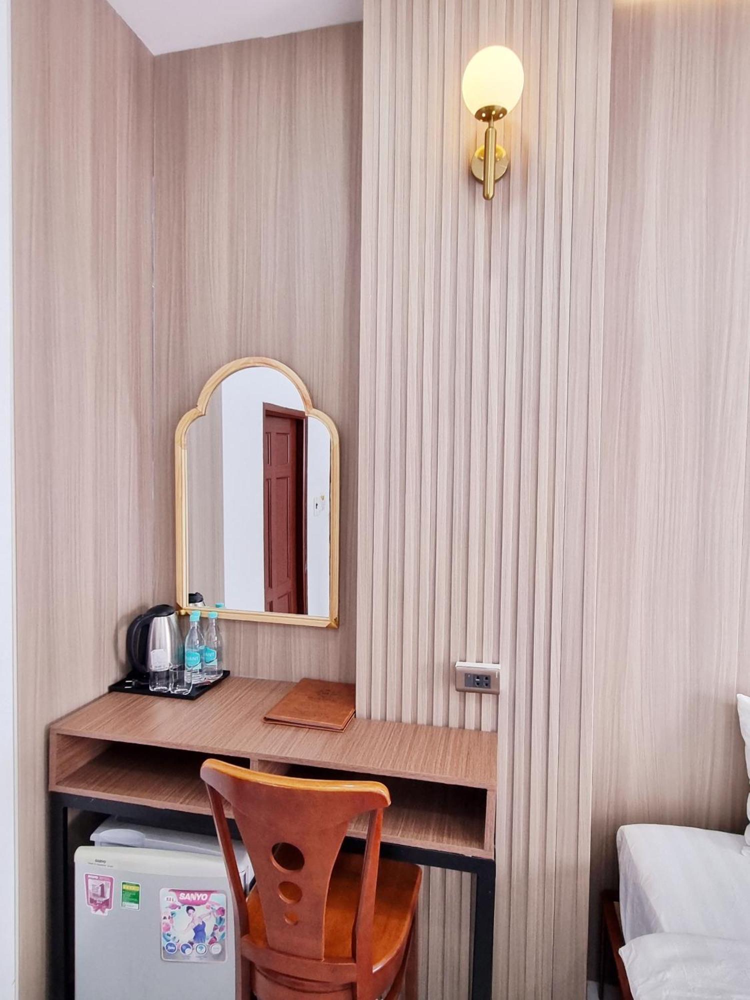 Minh Khue Hotel Vinh Long Exterior photo