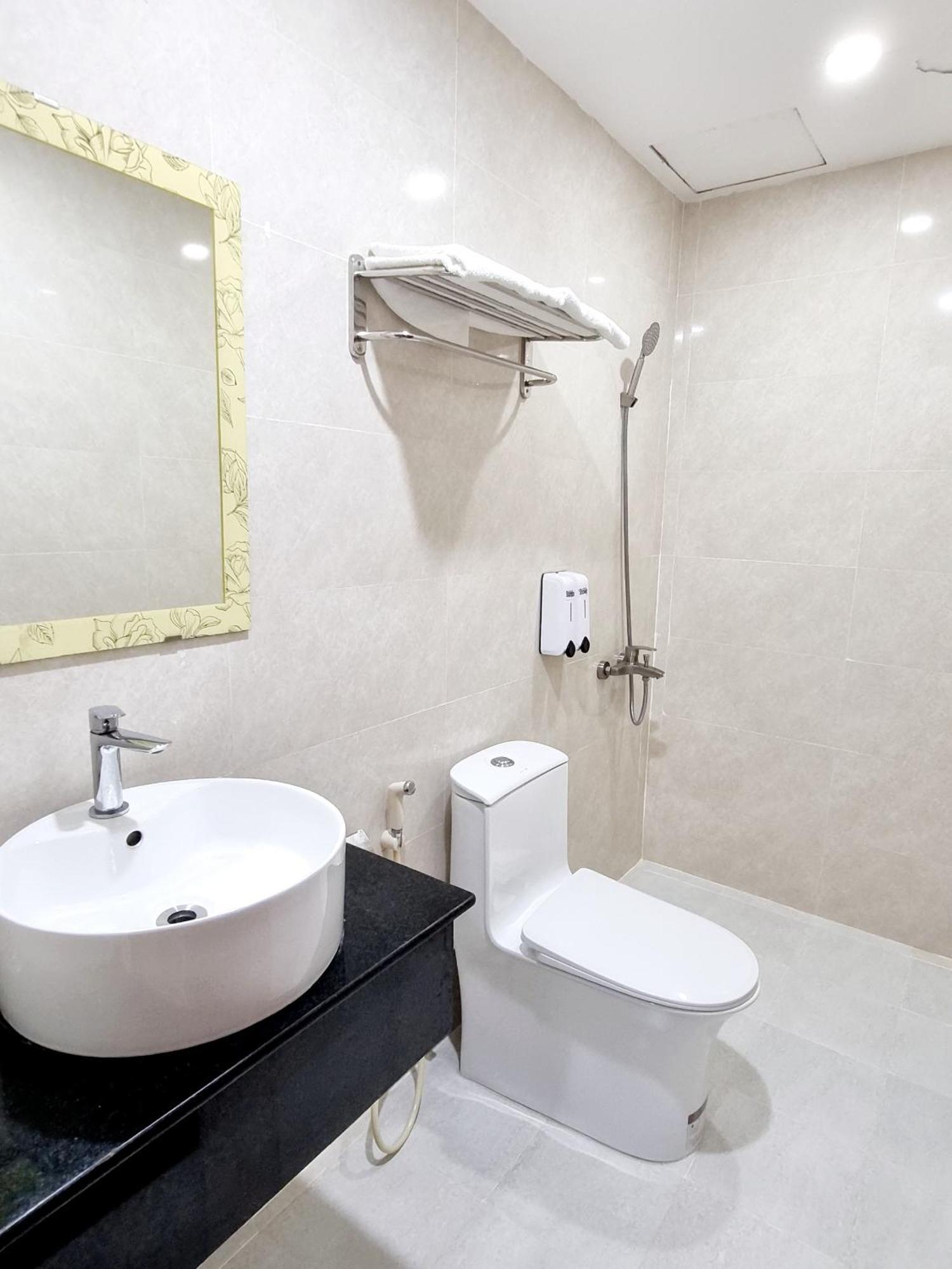 Minh Khue Hotel Vinh Long Exterior photo