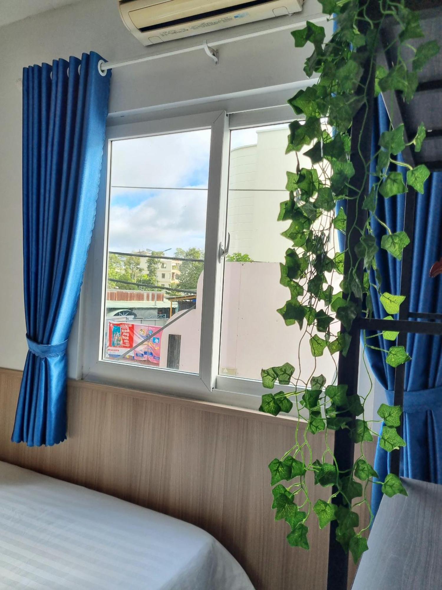Minh Khue Hotel Vinh Long Exterior photo